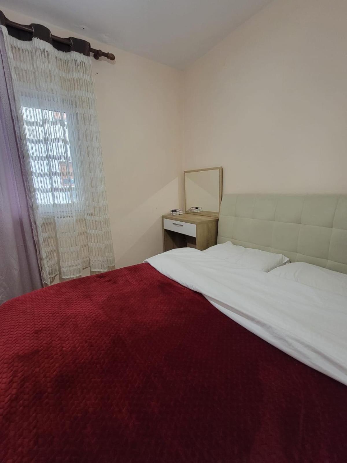 Ajla Komuna Apartament Lejlighed Tirana Eksteriør billede